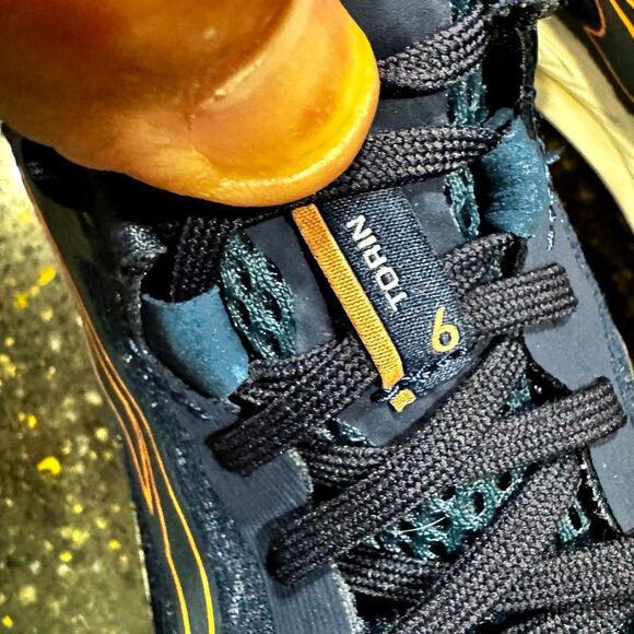 Altra Torin 6 Running Shoes. Navy. Size 7.5. - Picture 7 of 10